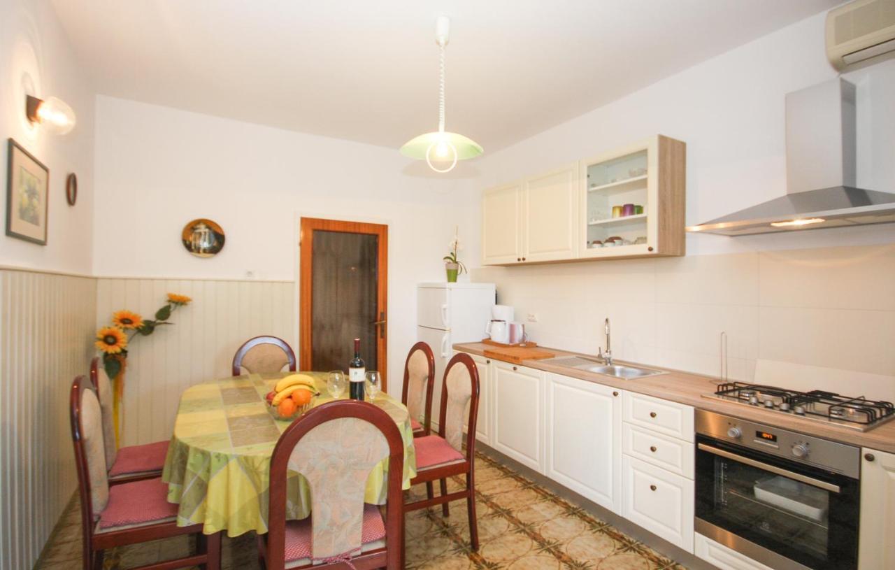 Guest House Ljubica Medulin Bagian luar foto