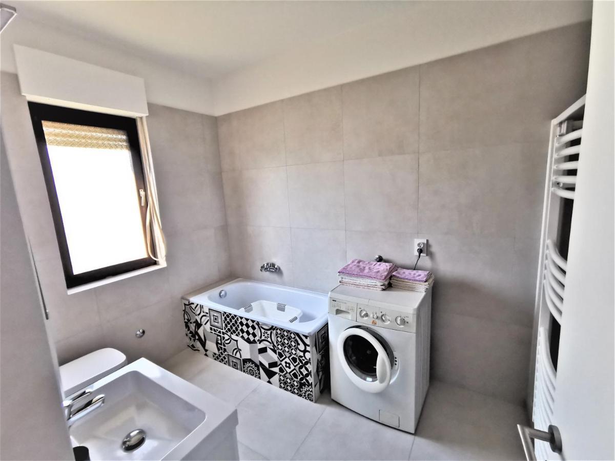 Guest House Ljubica Medulin Bagian luar foto