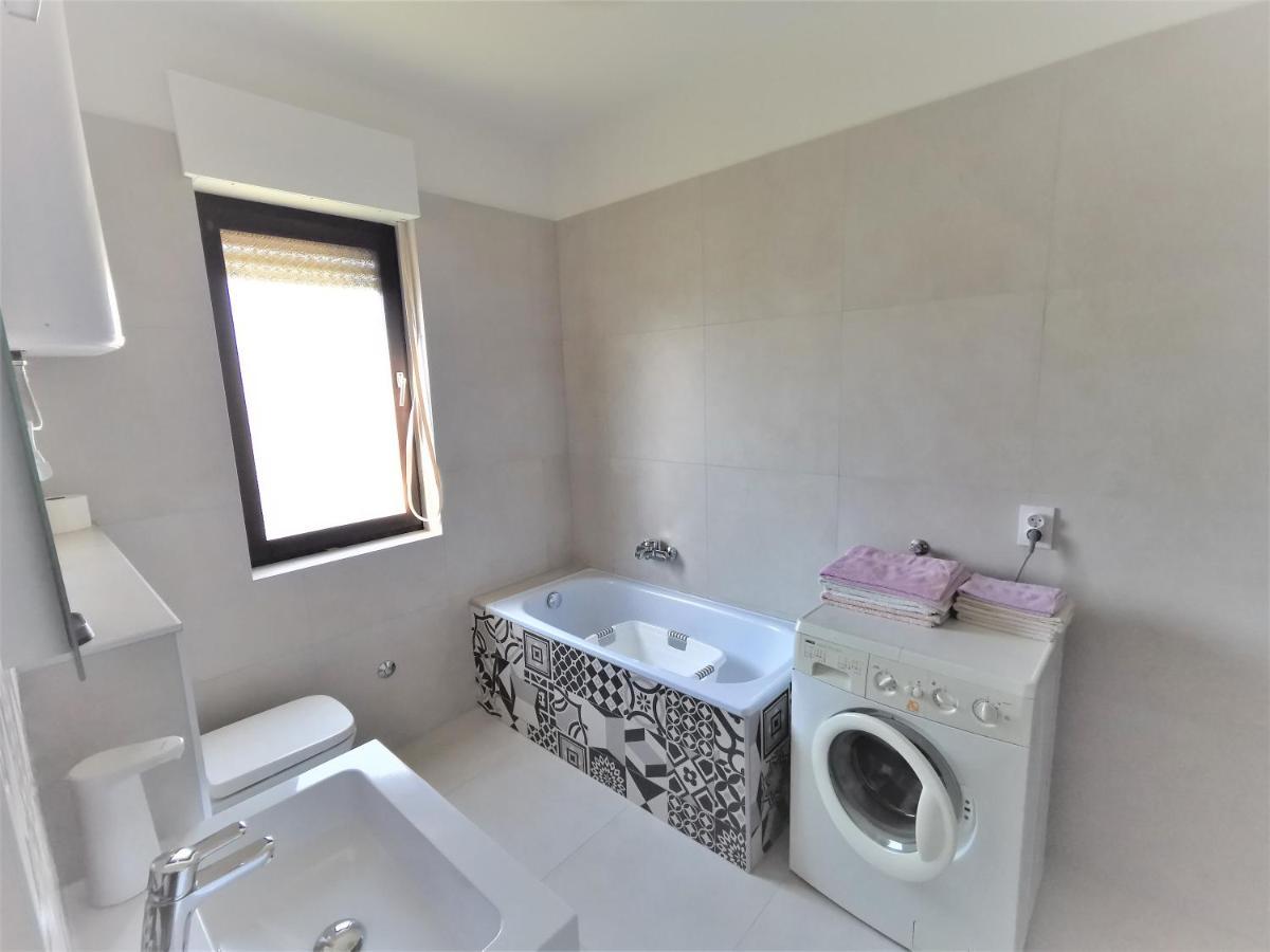Guest House Ljubica Medulin Bagian luar foto