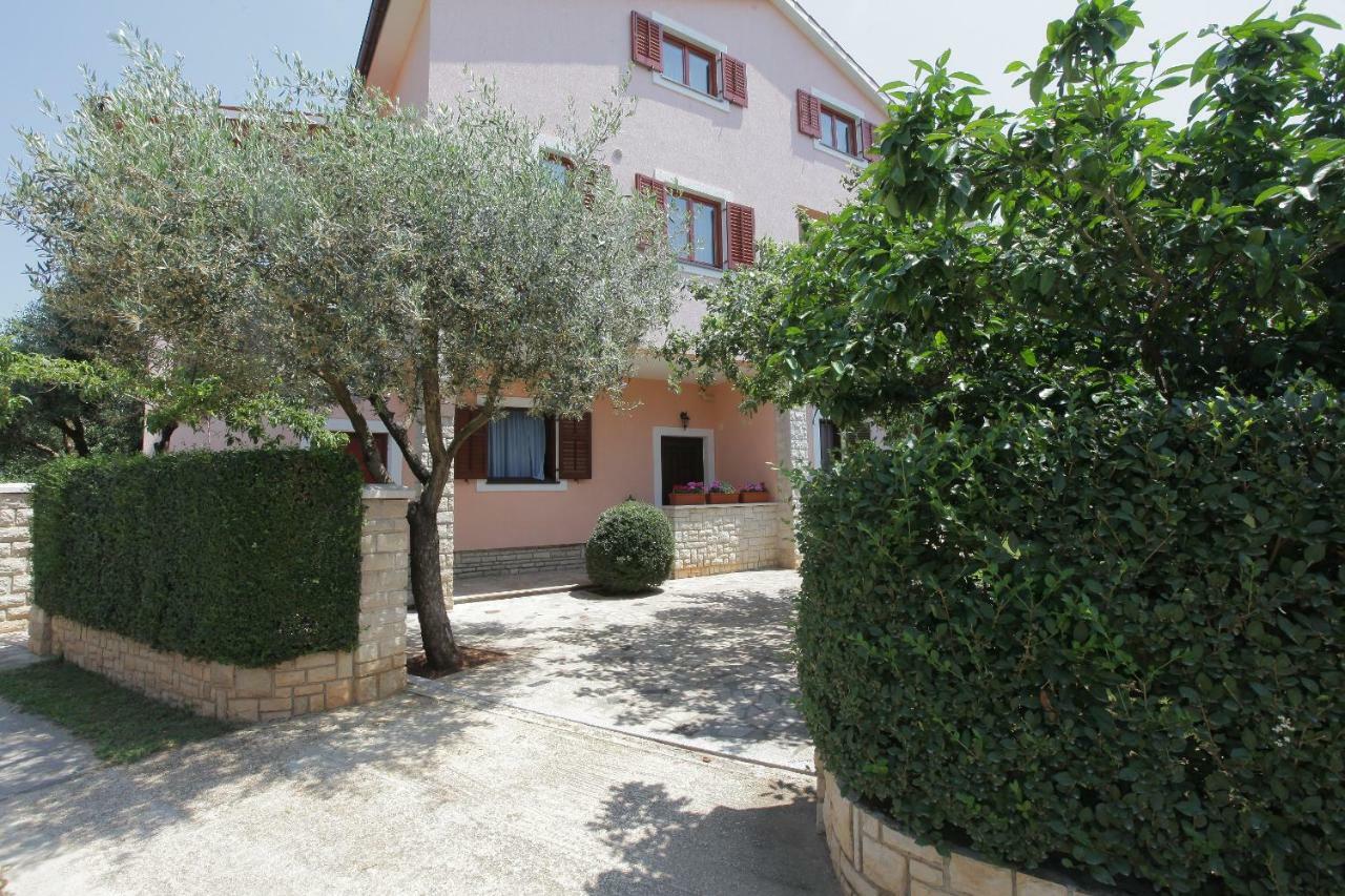 Guest House Ljubica Medulin Bagian luar foto