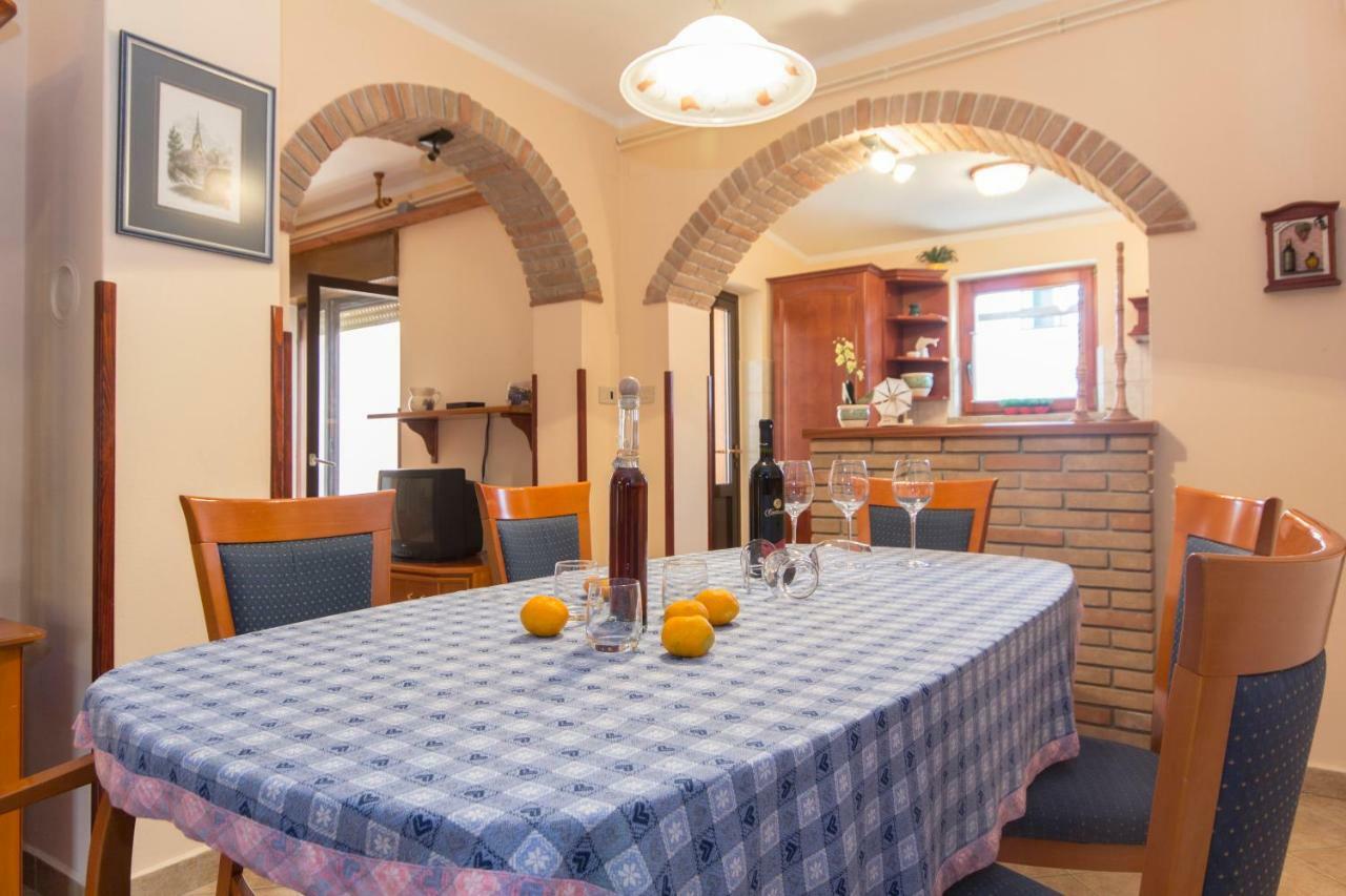 Guest House Ljubica Medulin Bagian luar foto