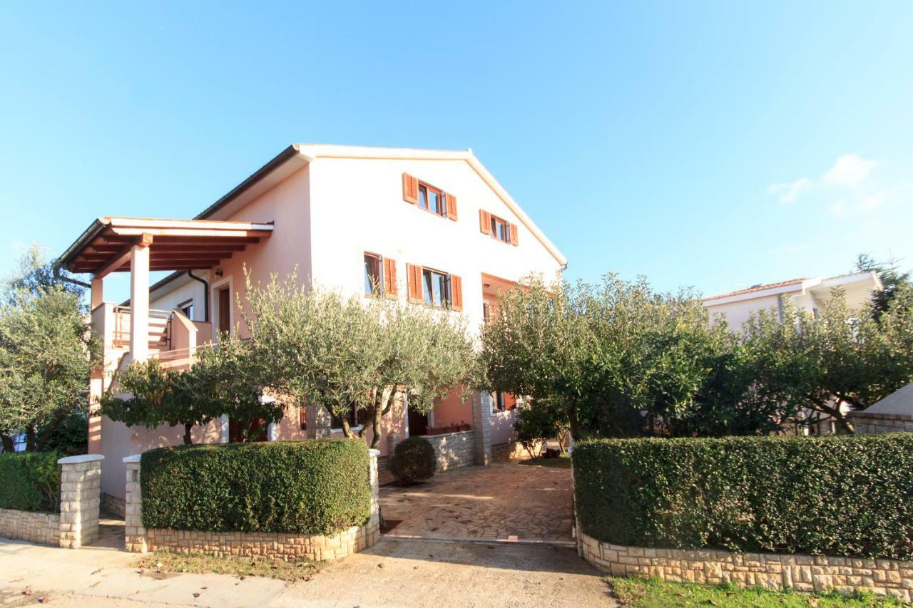 Guest House Ljubica Medulin Bagian luar foto